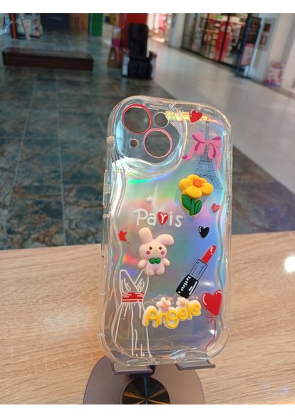 iPhone 15 Uyumlu Angele Kabartma Figürlü Kapak Hologram Kılıf