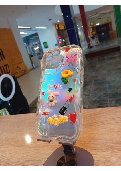 iPhone 15 Uyumlu Angele Kabartma Figürlü Kapak Hologram Kılıf