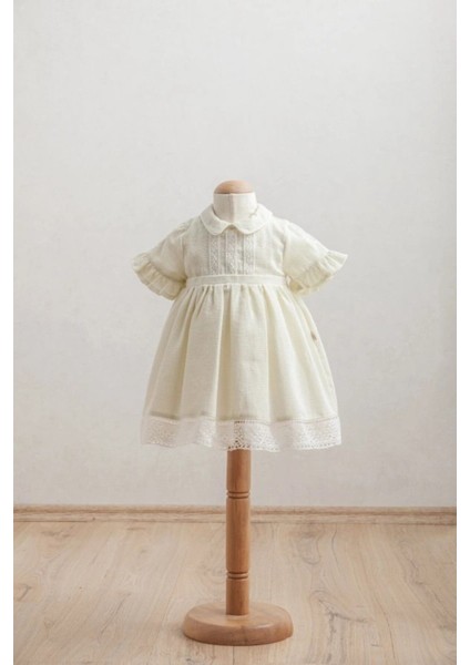 Kız Bebek Mint Yeşili Elbise – Dantel Işlemeli ve Fırfır Kollu Zarif Tasarım!