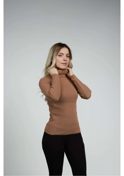 Tam Boğazlı Kadın Body