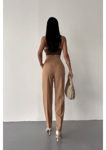 Bej Atlas Kumaş Pensli Pantolon modelleri