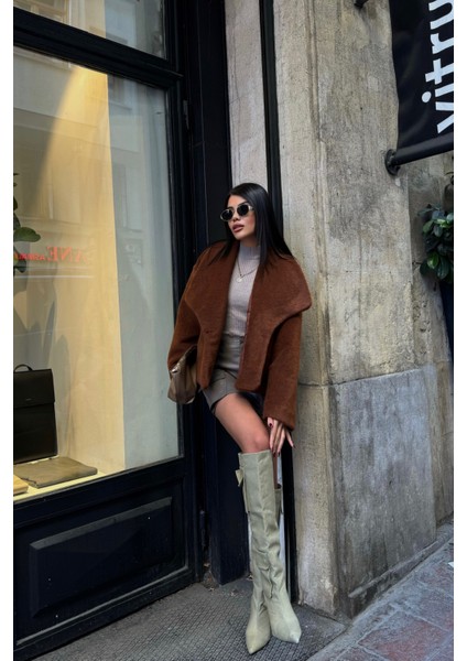 Taba Mendil Yaka Yün Crop Kaban