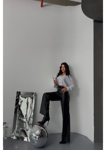 Beyaz Yaka ve Etiket Detaylı Beyaz Crop Gömlek