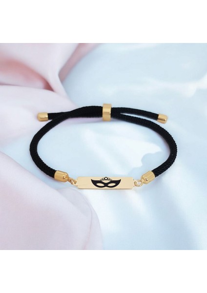 14 Ayar Altın Plakalı Balmaske Sembolüyle Gençlere Yakışır Zarif Bileklik, Şıklığı ve Zarafetiyle Özel Günlerin Hediyesi Olarak Muazzam Bir Seçenek!