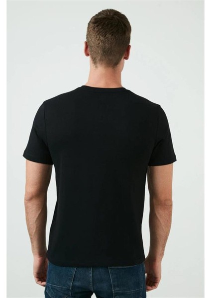 Levi's Minimalist V Yaka Kısa Kol Erkek T-Shirt - Günlük Stil fiyatları