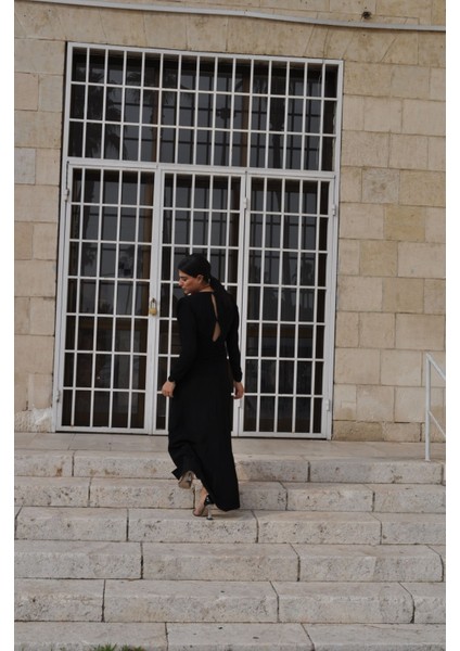 Sırt Detaylı Vatkalı Siyah Elbise fırsatları