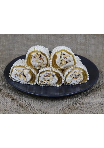 Beyaz Pirinç Patlağı Kaplı Fındık Kreması Dolgulu Bademli Lokum