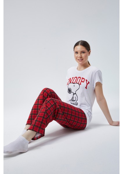 Kadın Kırmızı Ekose Snoppy Baskılı Kadın T-Şort Pantolon Takımı