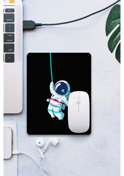 Sonictouch Astronot Temalı Siyah Pürüzsüz Yüzey Kaymaz Taban Dikişsiz Kenar Gamer Oyuncu Mouse Pad 19X23CM