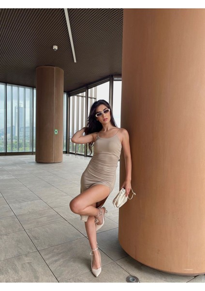 Sırt Dekolteli Yırtmaçlı Vücuda Oturan Fiyonklu Elbise fırsatları