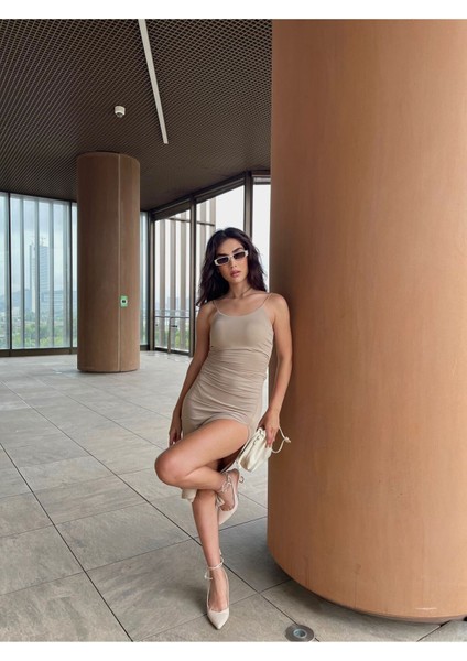 Sırt Dekolteli Yırtmaçlı Vücuda Oturan Fiyonklu Elbise indirimleri