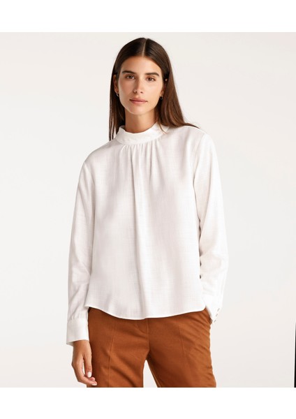 Büzgü Detaylı Dik Yakalı Bluz