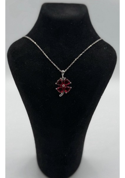 Zirkon Taşlı Rodyum Kaplamalı Kırmızı Yonca Gümüş Kolye
