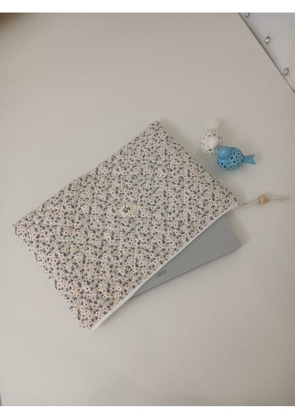 Krem Papatya Desenli Tablet Kılıfı 13-14 İnç