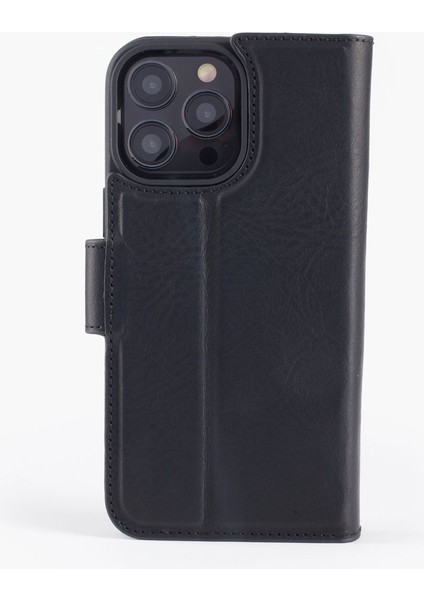 Apple iPhone 16 Pro Magic Case