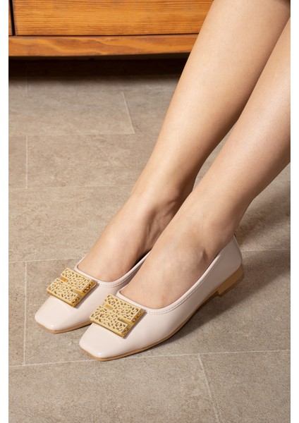 Atty Kadın Parlak Gold Kare Toka Detaylı Kare Burunlu Bej Rugan Babet fiyatları