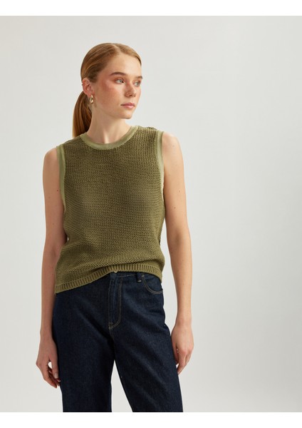 Bisiklet Yaka Kolsuz Dokulu Triko Süveter