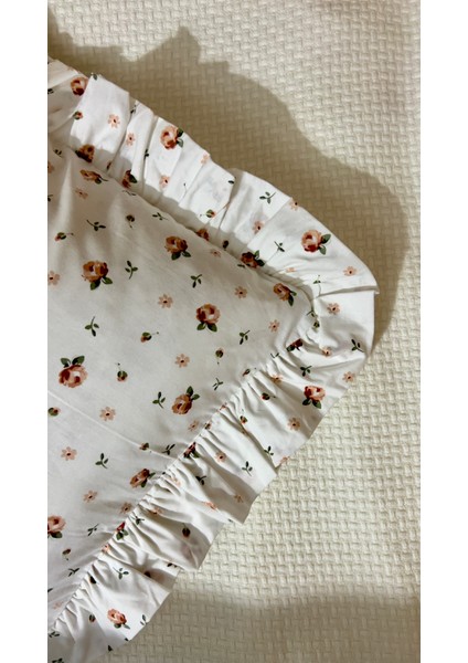 Bebek %100 Pamuk Çift Taraflı Pike ve Poplin Fırfırlı Nevresim Takımı _pike Hasır-Ekru/poplin Çiçek DESEN_100*150