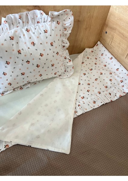 Bebek %100 Pamuk Çift Taraflı Pike ve Poplin Fırfırlı Nevresim Takımı_pike Hasır-Kbej/poplin Çiçek DESEN_100*150