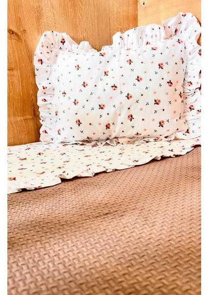 Bebek %100 Pamuk Çift Taraflı Pike ve Poplin Fırfırlı Nevresim Takımı_pike Hasır-Kbej/poplin Çiçek DESEN_100*150
