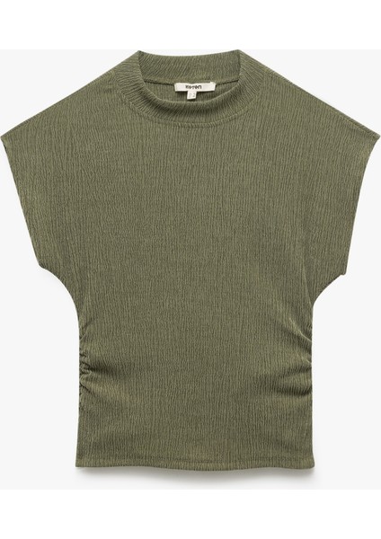 Slim Fit Dokulu Dik Yaka Kolsuz Tişört