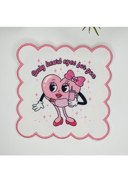 Kokoş Kalp ve Slogan Tasarımlı Nakış Kenar Kumaş Kokteyl Peçetesi 1 Adet