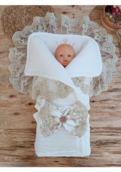 Yenidoğan Beyaz Wool Yün Kumaş Taç Nakışlı Trilüks Kundak Bebek Battaniyesi Beyaz