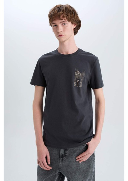 %100 Pamuk Slim Fit Dar Kesim Bisiklet Yaka Baskılı Kısa Kollu Tişört C2131AX25SM