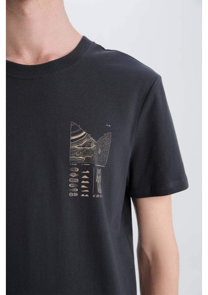%100 Pamuk Slim Fit Dar Kesim Bisiklet Yaka Baskılı Kısa Kollu Tişört C2131AX25SM