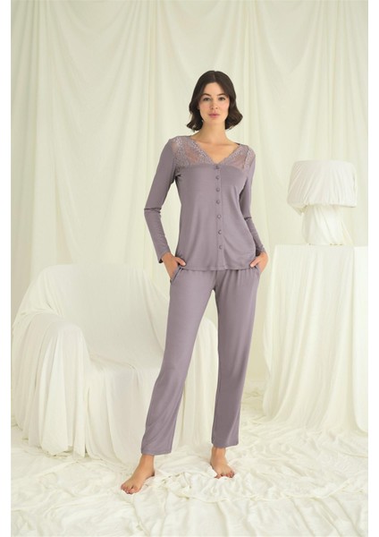 Kadın Yakası Kolu ve Omzu Dantelli Boydan Düğmeli Pijama Takımı 18634