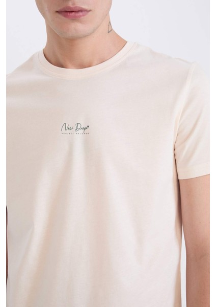 %100 Pamuk Slim Fit Dar Kesim Bisiklet Yaka Baskılı Kısa Kollu Tişört D5565AX25SP fırsatları