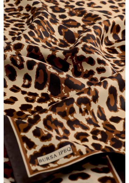 Kahverengi Leopar Desen Twill Ipek Eşarp modelleri