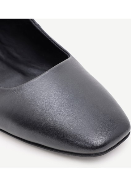 Yumuşak Tabanlı Toka Detaylı Deri Babet fiyatları