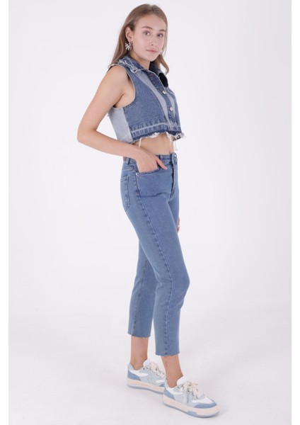 Paçaları Dikişsiz ve Yüksek Belli Cepli Astarsız Kadın Kot Pantolon Mom Fit Jean Düz Orta Mavi Rins indirimleri