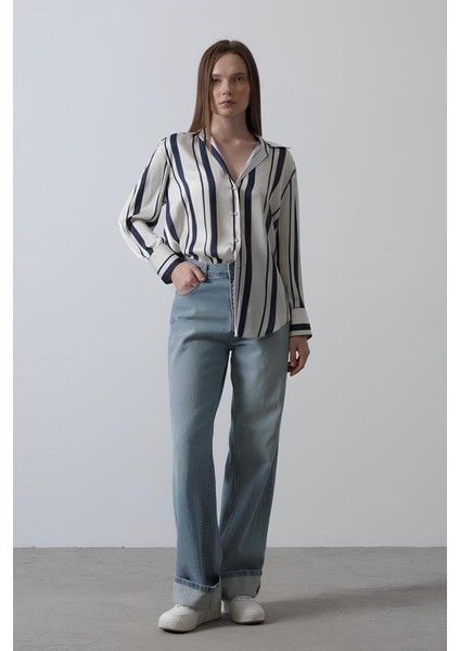 Beyaz Yakalı Çizgili Saten Uzun Kollu Gömlek