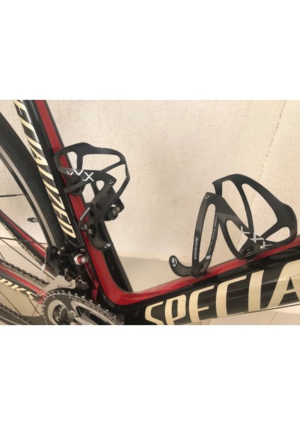 Siyah ve Beyaz 1 Adet Stil Ot Satış Tam Karbon Fiber Şişe Kafesi Şişe Tutucu Bisiklet Aksesuarları Paketi ile Mat Folors 16G (Yurt Dışından) indirimleri