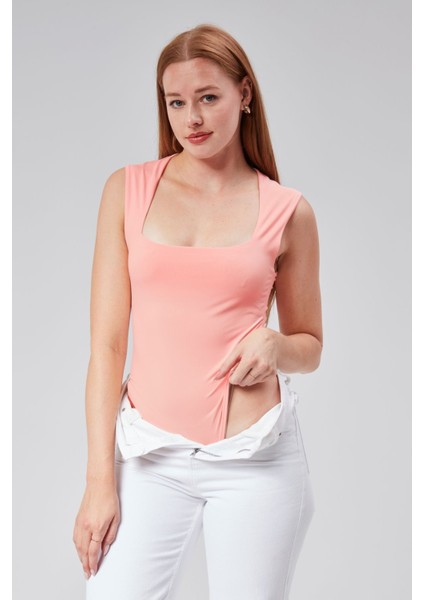 Astarlı Sıfır Kol Kare Yaka Dekolteli Çıtçıtlı Bodysuit