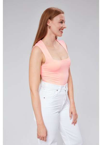 Astarlı Sıfır Kol Kare Yaka Dekolteli Çıtçıtlı Bodysuit