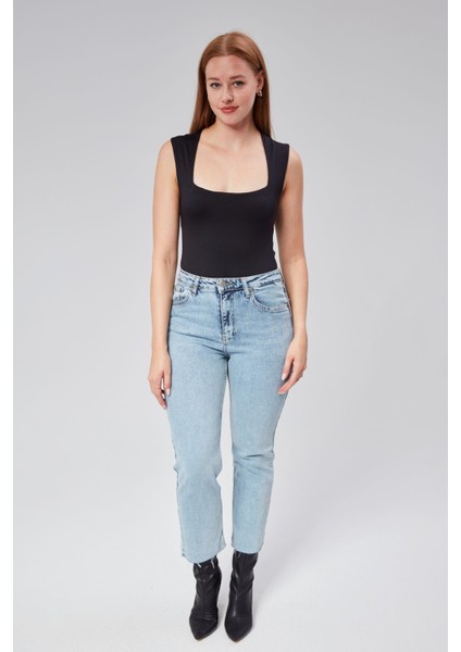 Astarlı Sıfır Kol Kare Yaka Dekolteli Çıtçıtlı Bodysuit