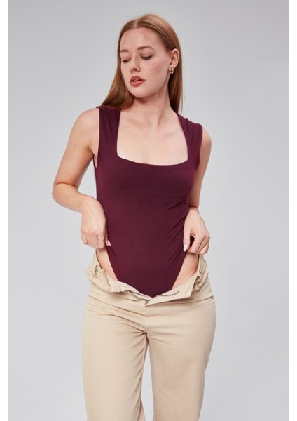 Astarlı Sıfır Kol Kare Yaka Dekolteli Çıtçıtlı Bodysuit