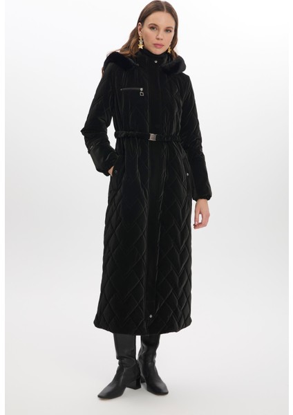 Kürk Detaylı Kapüşonlu Uzun Siyah Şişme Mont 12765