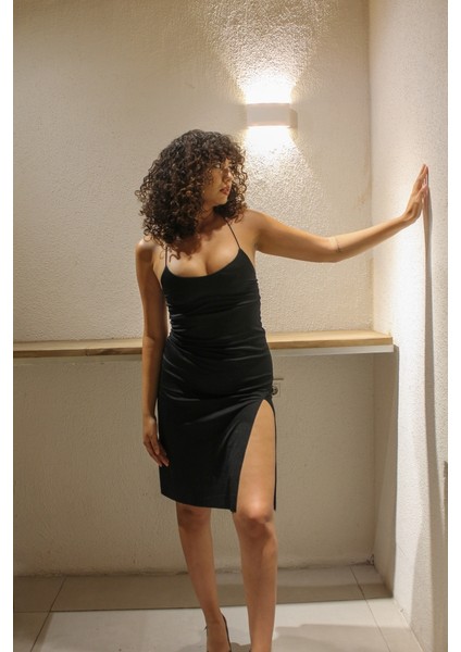 Yırtmaçlı Siyah Elbise