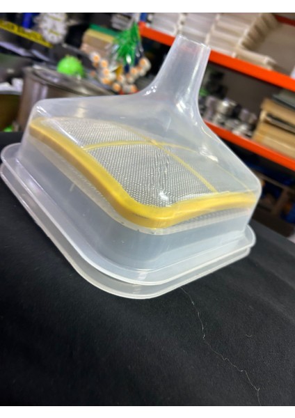 Plastik Süzgeçli Bal Hunisi