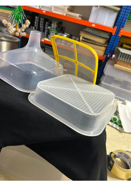 Plastik Süzgeçli Bal Hunisi