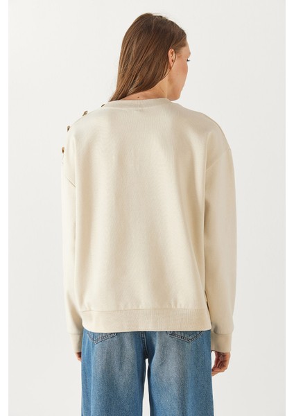Omzu Düğme Detaylı Nakışlı Sweatshirt - Ekru fırsatları