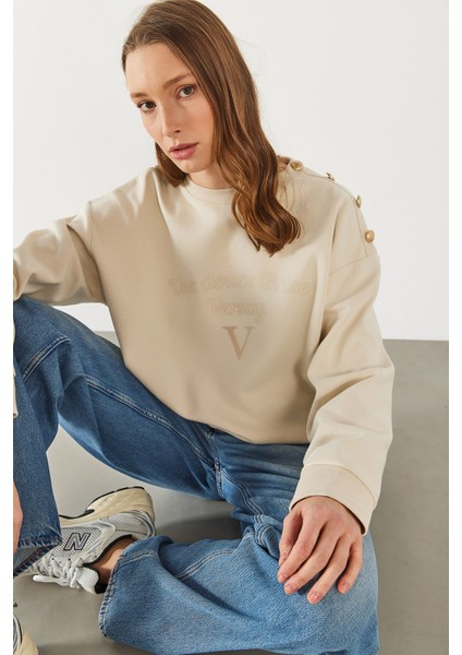 Omzu Düğme Detaylı Nakışlı Sweatshirt - Ekru indirimleri