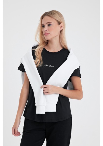 Kadın Bisiklet Yaka Siyah Logo Baskılı Regular Fit Tişört fiyatları