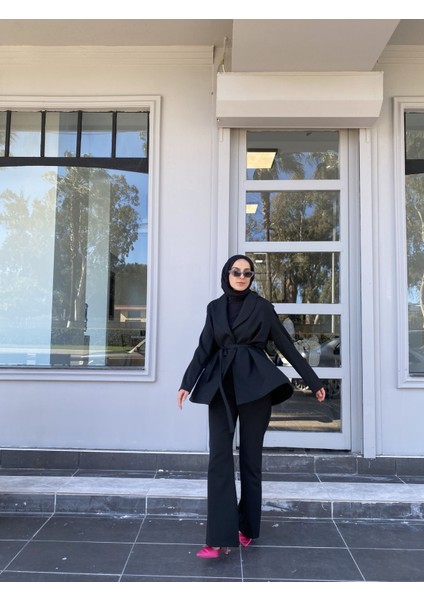 Siyah Krep Kumaş Omuzları Vatkalı Takım