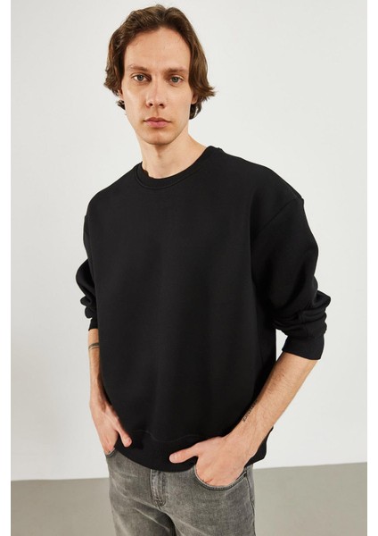 Erkek Clark Siyah Sıfır Yaka Oversize Sweatshirt fırsatları