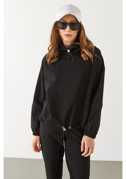 Norah Yakası Detaylı Regular Fit Sweatshirt - Siyah